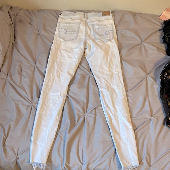 i’m selling a pair of jeans from American Eagle - Picture 2 of 2